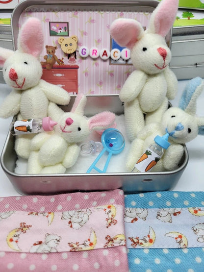 💎 ACHETEZ 1, OBTENEZ 1 GRATUIT ! 💎 Peluche Lapin Maman & Bébé dans Boîte Métallique – Cadeau de Pâques Mignon & Collectionnable 🐇🎁