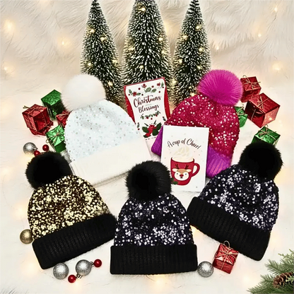 📢📢50% DE RÉDUCTION ! ⏳✨ Bonnet d’Hiver à Pompon & Paillettes Scintillantes – Fausse Fourrure Douce, Ajustement Élastique & Éclat Festif Instantané ⚡