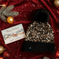 📢📢50% DE RÉDUCTION ! ⏳✨ Bonnet d’Hiver à Pompon & Paillettes Scintillantes – Fausse Fourrure Douce, Ajustement Élastique & Éclat Festif Instantané ⚡