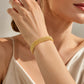 ✨ PROMO LIMITÉE 50% DE RÉDUCTION ! 💛 Bracelet Large en Maille Tressée – Élégant, Léger, Polyvalent ✨